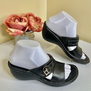 Hush Puppies Genuine Leather Sandals 6M Wedge Heel